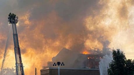 Feuer in Dresden: Schadenshöhe nach Brand in ehemaliger Staatsoperette unklar