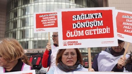 Özel hastane çetesi davasında duruşma başladı: 16'sı tutuklu 57 kişi yargılanıyor
