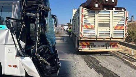 TEM'de feci kaza! Yolcu otobüsü kamyona çarptı: Yaralılar var