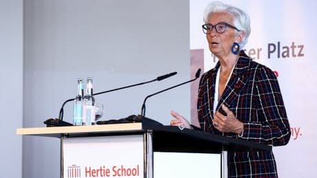 Lagarde reclama iniciativa política a la UE para destronar al dólar como divisa de referencia