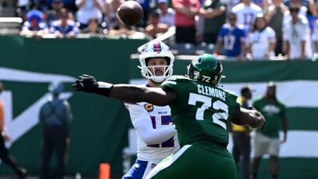 Micheal Clemons’ latest boneheaded penalty quickly set Jets back