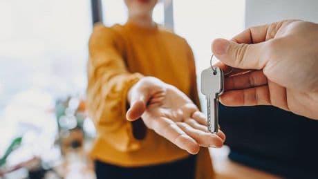 'I'm an estate agent — don't miss 5 warnings signs when buying a house'