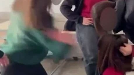 Sivas'ta lisede öğrenciye şiddet: Okul müdürü ile müdür yardımcısı görevden uzaklaştırıldı