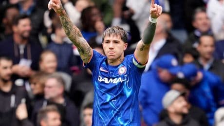 Chelsea beat lacklustre Liverpool to boost Champions League hopes