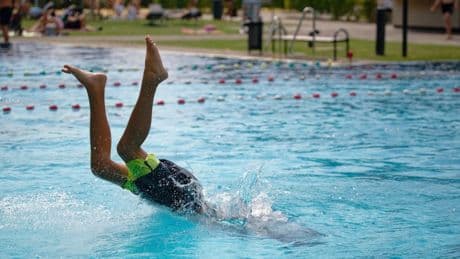 Wo es noch ehrlich zugeht: Genug von der Welt? Gehen Sie ins Freibad!