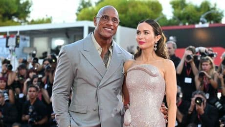 Dwayne Johnson y Emily Blunt se lucen en 'The Samshing Machine', un filme con olor a Oscar
