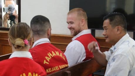 Brit among three facing death penalty in £300k Bali coke smuggling plot is all smiles after foul-mouthed court rant