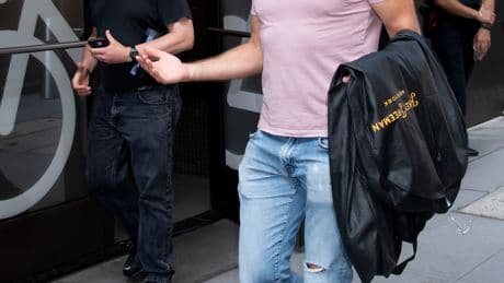 Jerry O’Connell claims ‘yoga bandit’ stole his wallet and phone during class