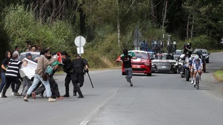 Zwischenfall bei Vuelta: Gestürzte Fahrer als Kollateralschaden des Protests