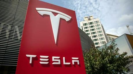 Tesla sale a Wall Street: +7,5% nel premarket, Musk compra azioni per 1 mld di dollari