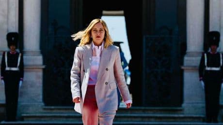 Meloni, minacce alla figlia sui social da un dipendente del Miur: «Ti auguro la fine di Martina». La premier: «Clima malato, questo non è scontro politico»