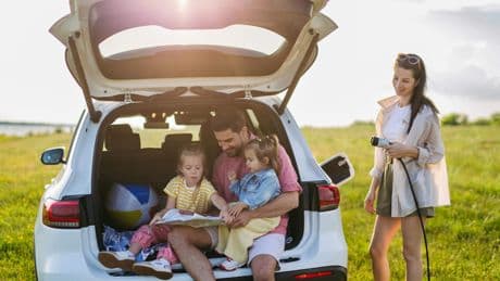 Met je elektrische auto op vakantie? Zo voorkom je gehannes met opladen onderweg én op je bestemming