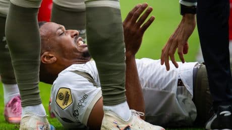 Spitsencrisis dreigt al vroeg bij PSV na uitvallen Alassane Pléa: ’Dan zitten we in de problemen’
