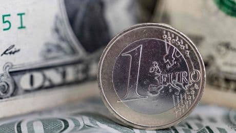 Borsa, Europa ingessata in attesa della Bce. L'euro torna sopra 1,14 dollari