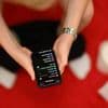 Aktuelle Umfrage: Up to date auf dem Klo - Mehrheit nutzt Handy auf Toilette