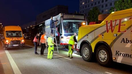 In Straßenbahn gekracht - Neun Verletzte nach Busunfall