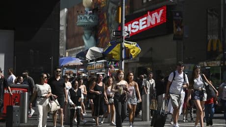 Inflación, leyes antipisos turísticos y la política de 'santuario': por qué una noche de hotel cuesta más 300 euros en Nueva York