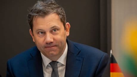 Klingbeil schwört Koalition auf größere Sparzwänge ein