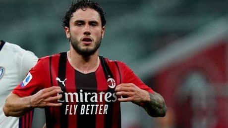 Cellulare alla guida e patente sospesa: cosa è successo all'ex difensore di Milan e Bologna