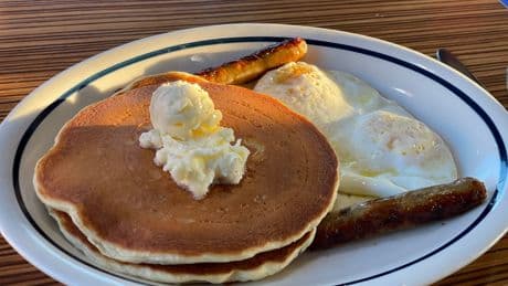 I ordered the cheapest breakfast combo at Denny's and IHOP. The food was similar, but the prices were not.