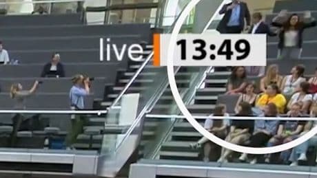 Eklat im Bundestag - Demonstrantin fliegt aus Plenarsaal