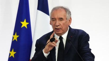 "La dette, c'est chacun d'entre nous": Bayrou déplore un endettement "consommé en dépenses courantes et protection des concitoyens"