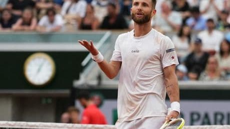 En direct | Roland-Garros 2025 : Corentin Moutet mené deux manches à rien par Novak Djokovic, Loïs Boisson poursuit son joli parcours