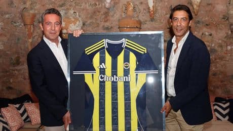 Benfica maçı öncesi Ali Koç'tan Rui Costa'ya özel hediye!