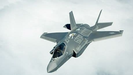 Giappone, F-35B americani schierati nel Pacifico: Tokyo si prepara a fermare l?avanzata cinese (investendo 61,6 miliardi di euro per la difesa)