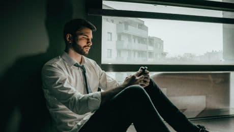 Pourquoi les hommes souffrent-ils plus du fait d'être célibataire que les femmes?