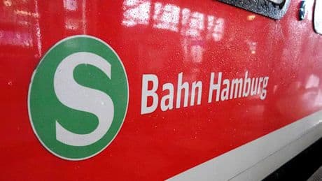 Frau verliert ihren Pudel in Hamburger S-Bahn