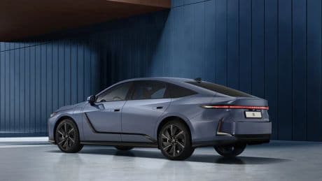 Lexus lanza su nuevo ES 2026 en Europa: más grande, más elegante y con dos opciones 100% eléctricas y una híbrida