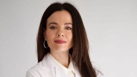 Helena Rodero, farmacéutica: "Si al lavarte el pelo tu champú no hace espuma, significa que tu cuero cabelludo está sucio"