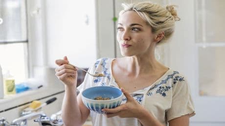 Viele essen täglich zu viel davon: Dieses Lebensmittel sollten Sie laut Studie meiden