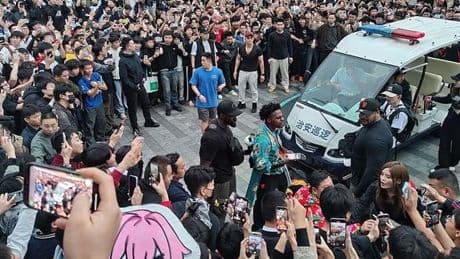 « Les toilettes sont tellement stylées ! Il y a même une porte » : la Chine recrute des influenceurs stars pour améliorer son image