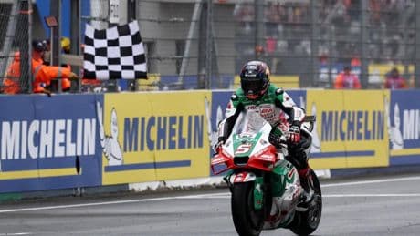 Johann Zarco hace historia en Le Mans y rompe la hegemonía de Ducati el día que Marc Márquez refuerza su liderato