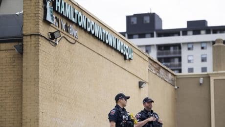 Man arrested after triple stabbing at Hamilton, Ont. mosque