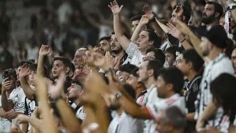 Beşiktaş taraftarından çok sert tepki! 'Serdal Adalı hoca alsana'