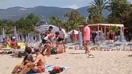 Şezlong kiralamak istemeyen turist darbedildi: Plaj işletmesi mühürlendi