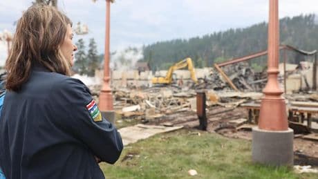 Danielle Smith slams report saying Alberta hindered efforts to fight Jasper wildfire