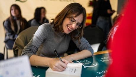 Elena Montagud, escritora: "Los jóvenes ven la vida de una forma distinta a la mía, y eso me inspira"