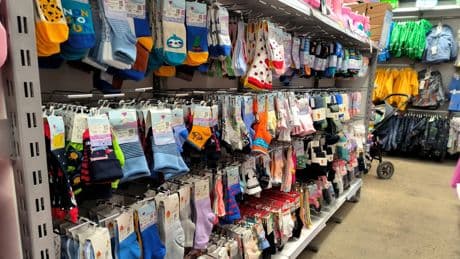 Allergische Reaktion möglich: Discounter startet Rückruf für Kinder- und Damensocken