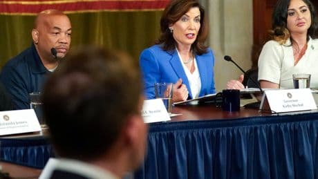 With Texans in Tow, Hochul Vows to Redraw New York’s House Maps