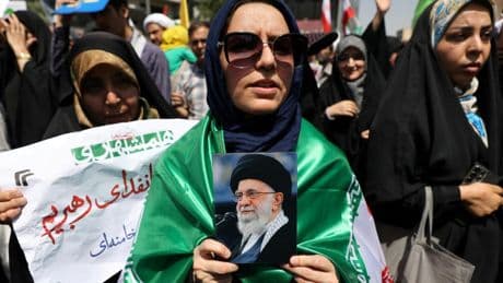 “Disculpe, estamos en guerra”: crónica de un viaje de regreso a Irán