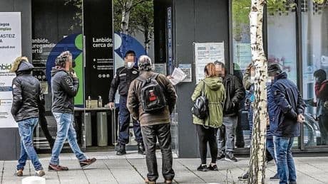 Ocho de cada diez vascos que reciben el subsidio por desempleo supera los 50 años