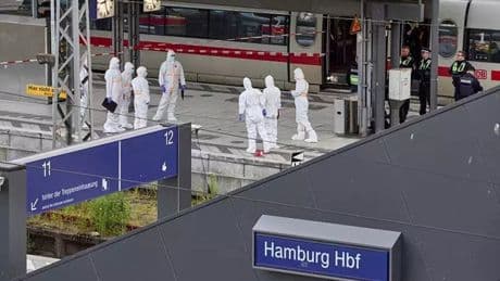 Almanya’da tren istasyonunda bıçaklı saldırı: 12 kişi yaralandı