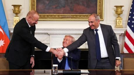 Los líderes de Armenia y Azerbaiyán firman un acuerdo de paz histórico ante Donald Trump en la Casa Blanca