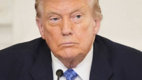 Trump, Çin'e yönelik yüksek tarifeleri 90 gün daha erteledi