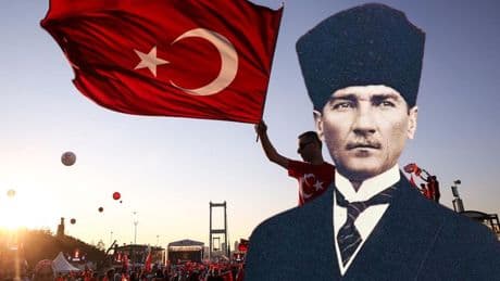 15 Temmuz törenlerinde Atatürk bayrağı krizi! Bakanlıktan açıklama geldi