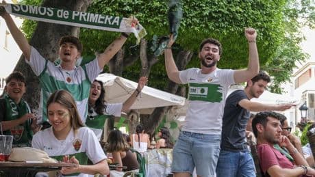 Elche se lanza a la calle para celebrar el ascenso a Primera